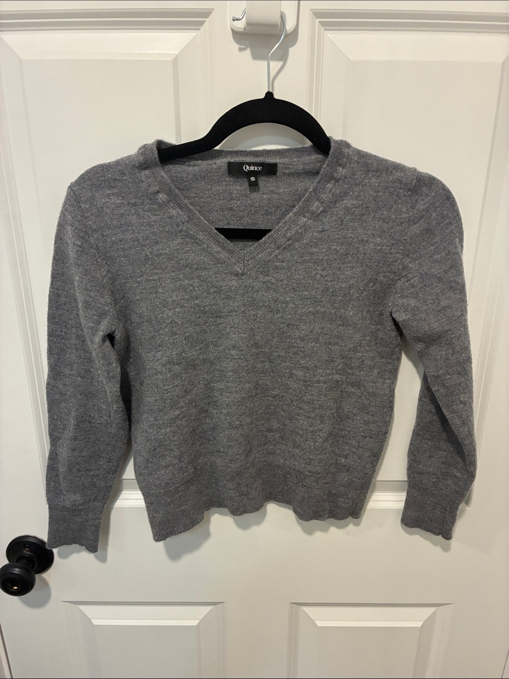 Quince 100% Merino Wool V-Neck Sweater | Size Small | Luxury Capsule Essentials